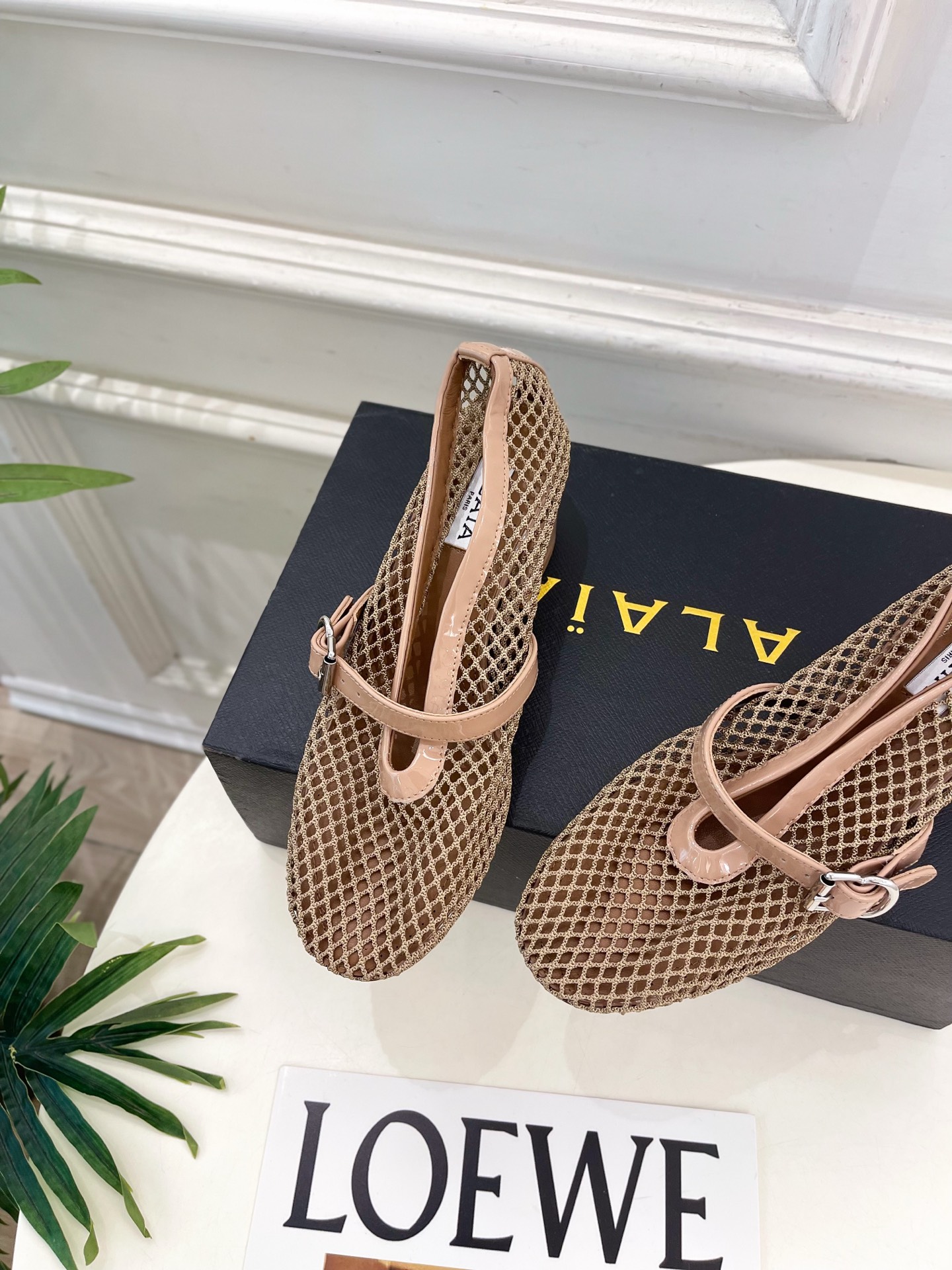 ALAÏA 阿莱亚26𝐬𝐬 2026春夏新品 秀场同款 渔网镂空粗跟玛丽珍鞋—————————Alaï ALAÏA 阿莱亚26𝐬𝐬 2026春夏新品 秀场同款 渔网镂空粗跟玛丽珍鞋—————————Alaï