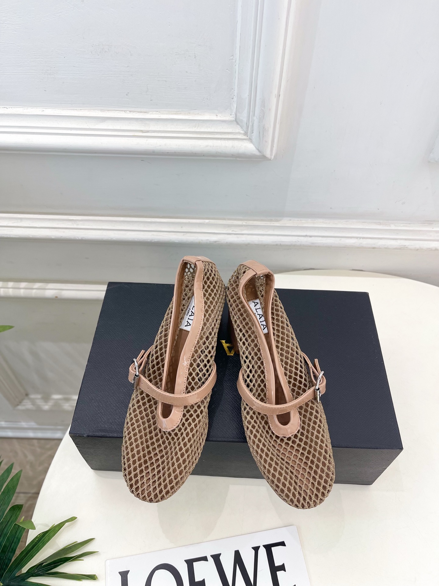ALAÏA 阿莱亚26𝐬𝐬  2026春夏新品 秀场同款 渔网镂空粗跟玛丽珍鞋—————————Alaï
