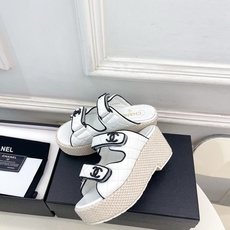 𝐂𝐇𝐀𝐍𝐄𝐋 | 小香 26𝐬𝐬 🦋2026 春夏新品 专柜经典走秀款 小香双C菱格双扣带魔术贴厚 𝐂𝐇𝐀𝐍𝐄𝐋 | 小香 26𝐬𝐬 🦋2026 春夏新品 专柜经典走秀款 小香双C菱格双扣带魔术贴厚