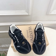 Valentino 华伦天奴 26𝐬𝐬2026春夏新品 DEMIVEE 网眼织物男士休闲运动鞋 上新☑️ Valentino 华伦天奴 26𝐬𝐬2026春夏新品 DEMIVEE 网眼织物男士休闲运动鞋 上新☑️