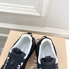 Valentino 华伦天奴 26𝐬𝐬2026春夏新品 DEMIVEE 网眼织物男士休闲运动鞋 上新☑️ Valentino 华伦天奴 26𝐬𝐬2026春夏新品 DEMIVEE 网眼织物男士休闲运动鞋 上新☑️