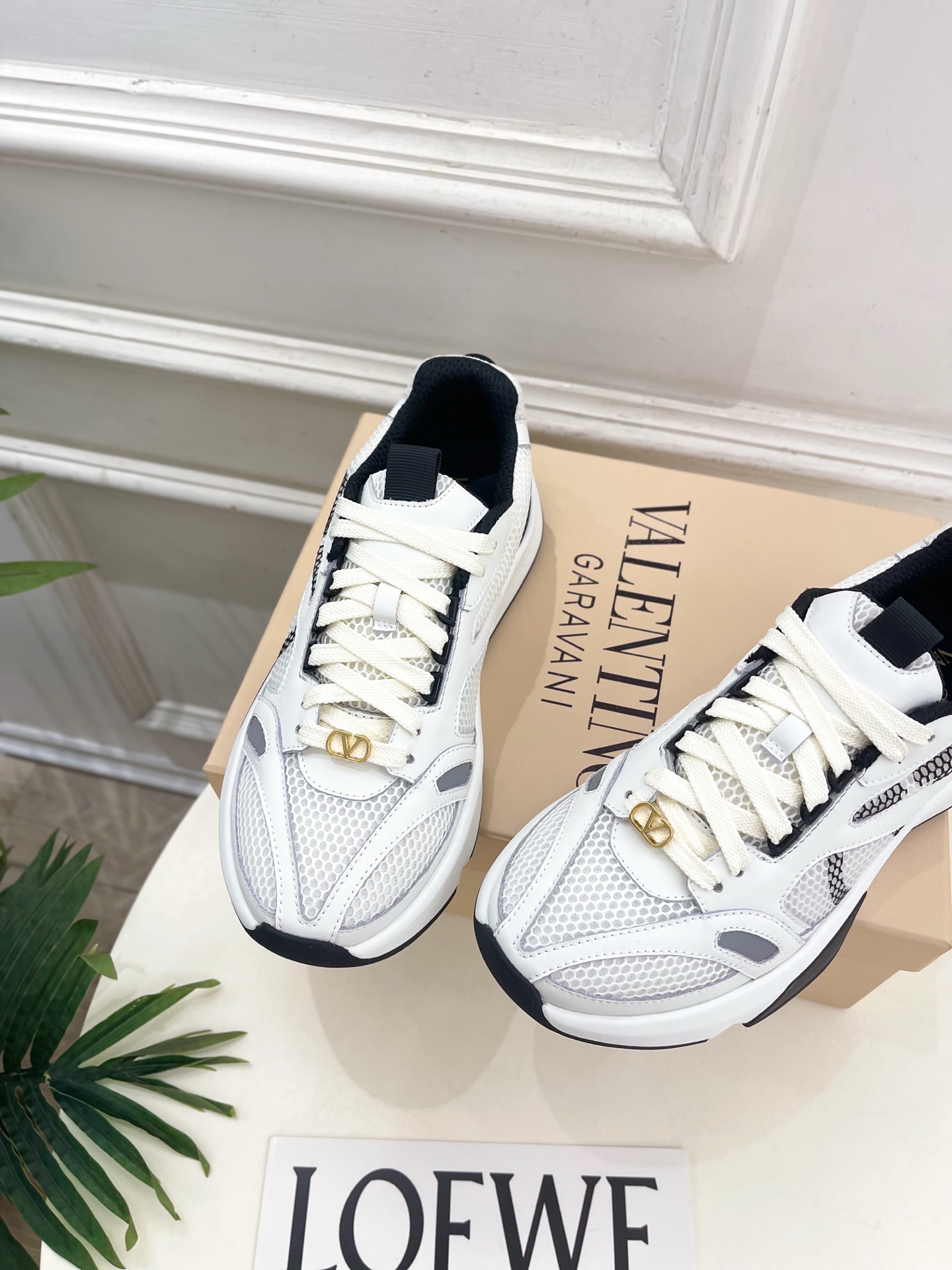 Valentino 华伦天奴 26𝐬𝐬2026春夏新品 DEMIVEE 网眼织物男士休闲运动鞋 上新☑️