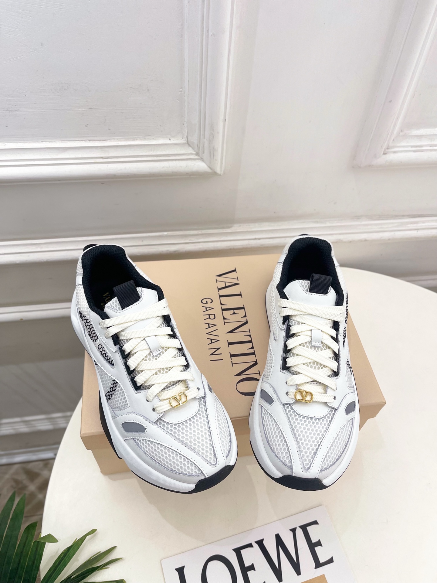 Valentino 华伦天奴 26𝐬𝐬2026春夏新品 DEMIVEE 网眼织物男士休闲运动鞋 上新☑️