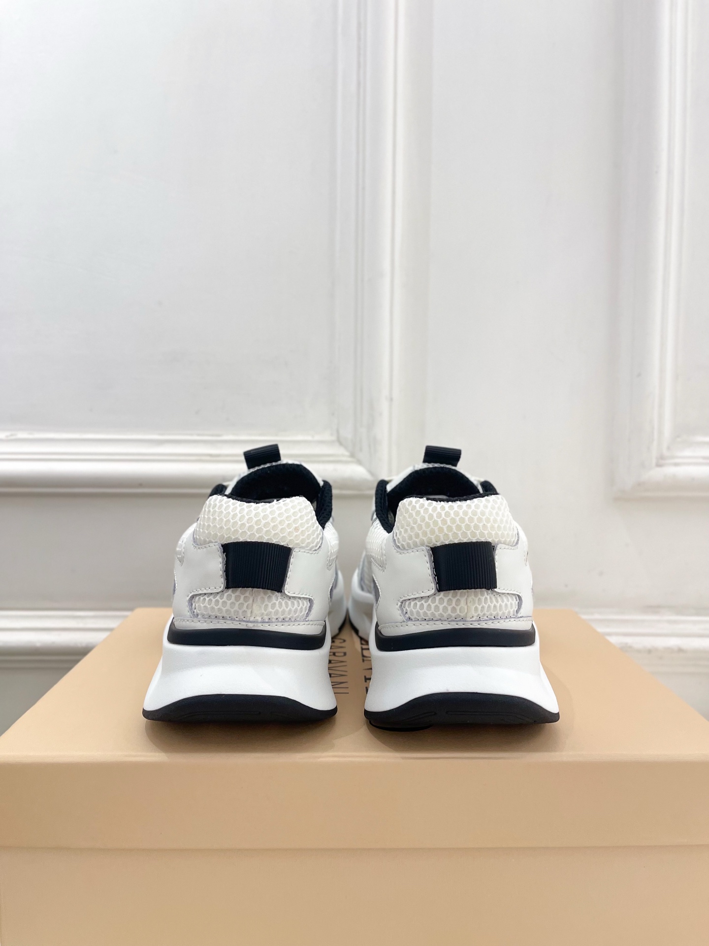 Valentino 华伦天奴 26𝐬𝐬2026春夏新品 DEMIVEE 网眼织物男士休闲运动鞋 上新☑️