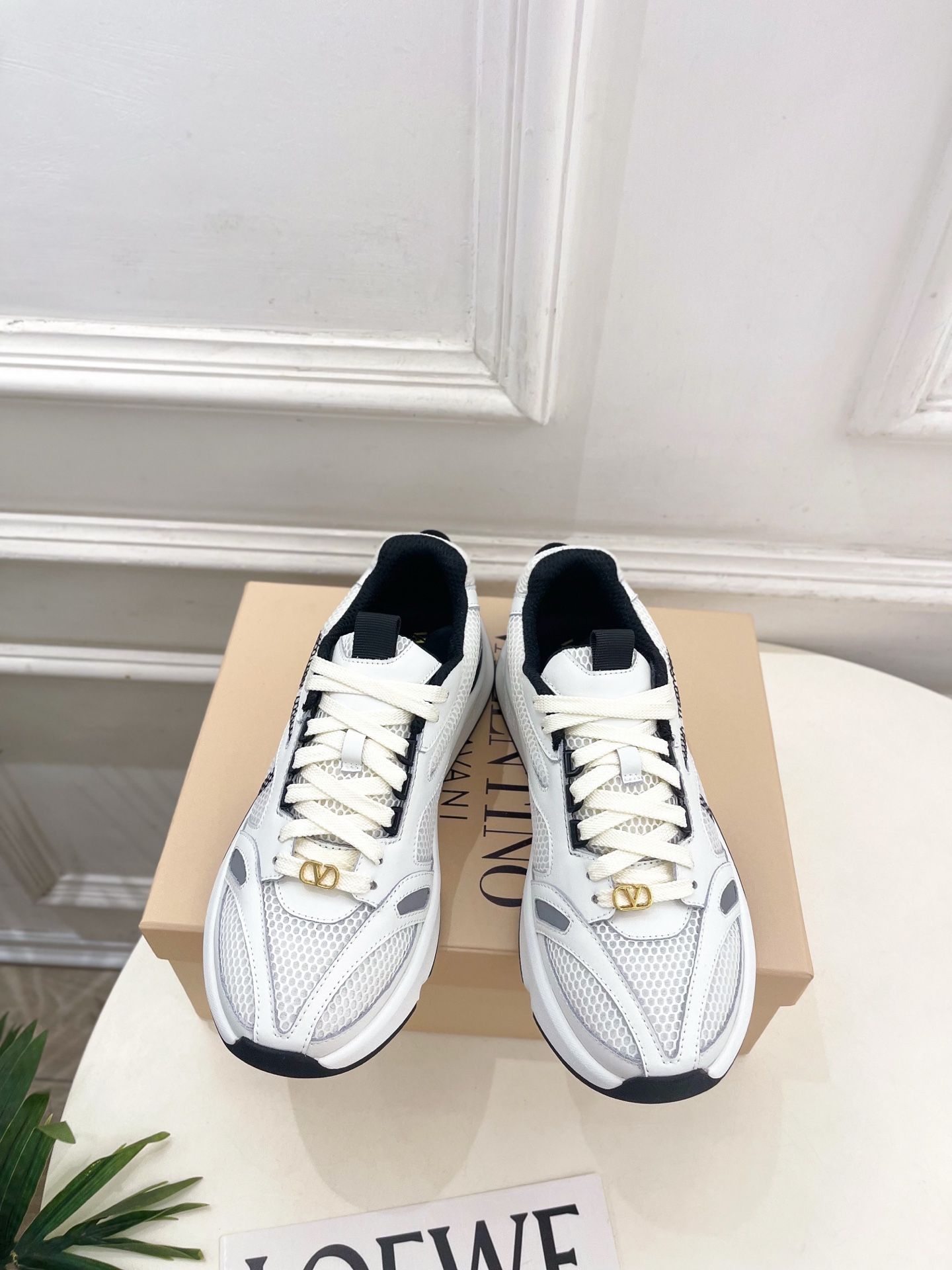 Valentino 华伦天奴 26𝐬𝐬2026春夏新品 DEMIVEE 网眼织物男士休闲运动鞋 上新☑️