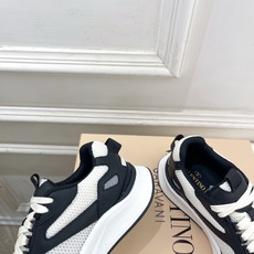 Valentino 华伦天奴 26𝐬𝐬2026春夏新品 DEMIVEE 网眼织物男士休闲运动鞋 上新☑️ Valentino 华伦天奴 26𝐬𝐬2026春夏新品 DEMIVEE 网眼织物男士休闲运动鞋 上新☑️