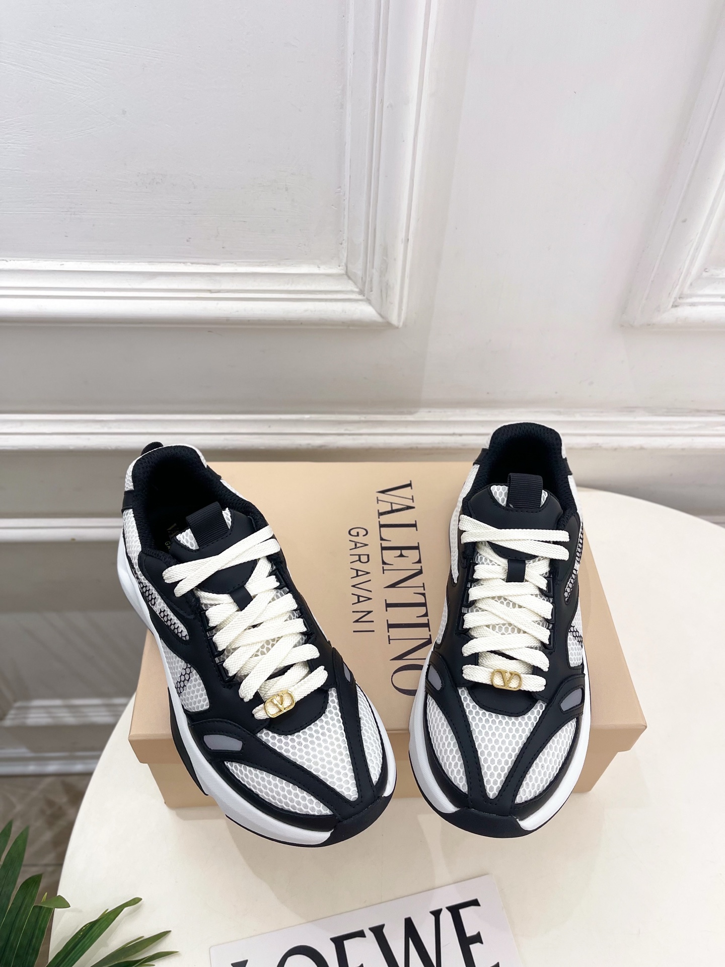 Valentino 华伦天奴 26𝐬𝐬2026春夏新品 DEMIVEE 网眼织物男士休闲运动鞋 上新☑️ Valentino 华伦天奴 26𝐬𝐬2026春夏新品 DEMIVEE 网眼织物男士休闲运动鞋 上新☑️