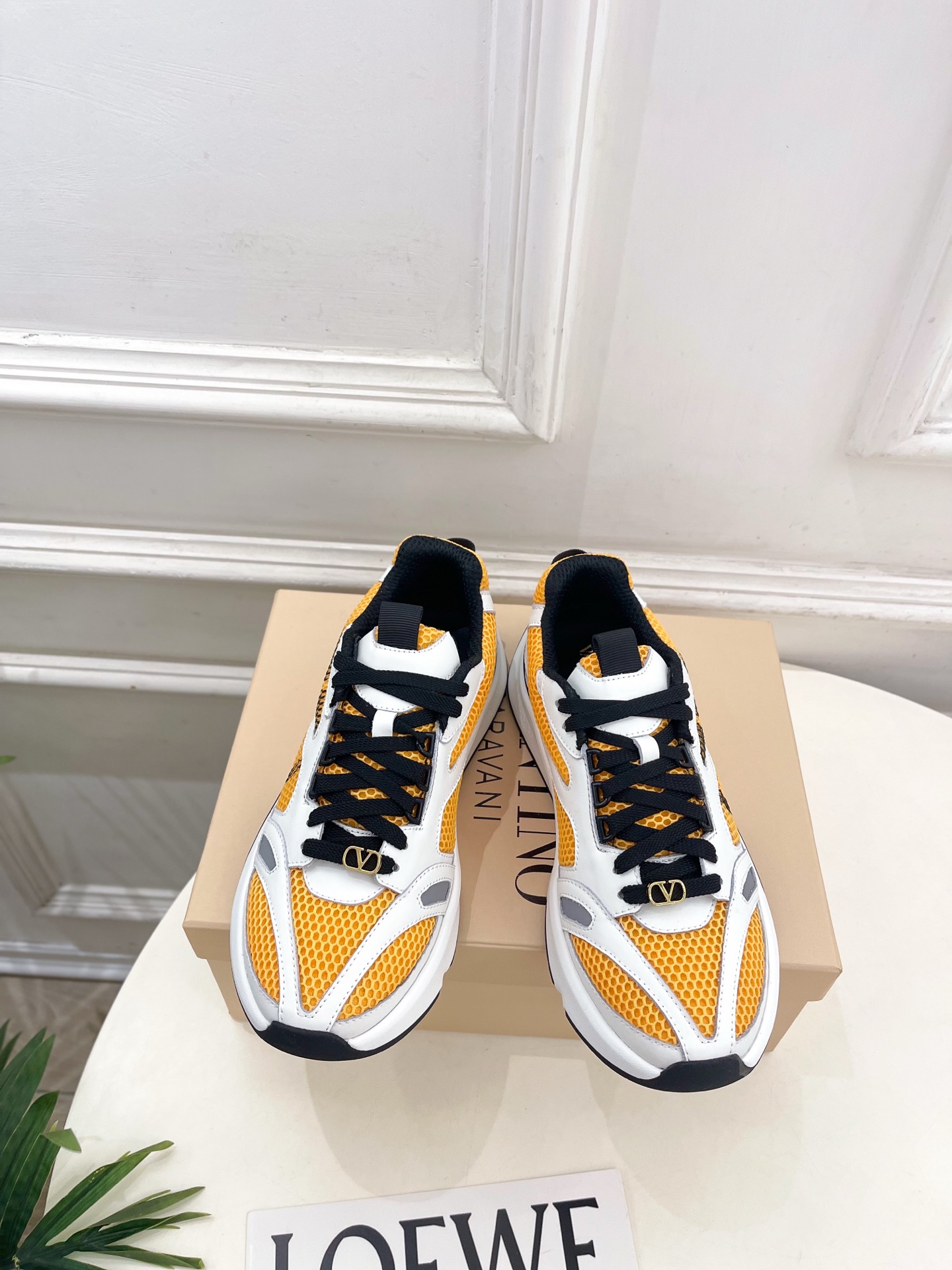 Valentino 华伦天奴 26𝐬𝐬2026春夏新品 DEMIVEE 网眼织物男士休闲运动鞋 上新☑️