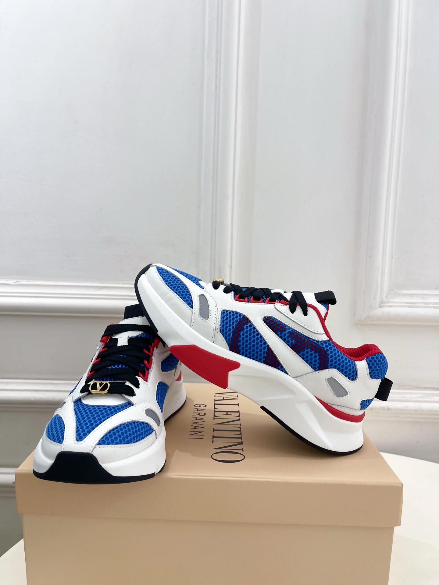 Valentino 华伦天奴 26𝐬𝐬2026春夏新品 DEMIVEE 网眼织物男士休闲运动鞋 上新☑️
