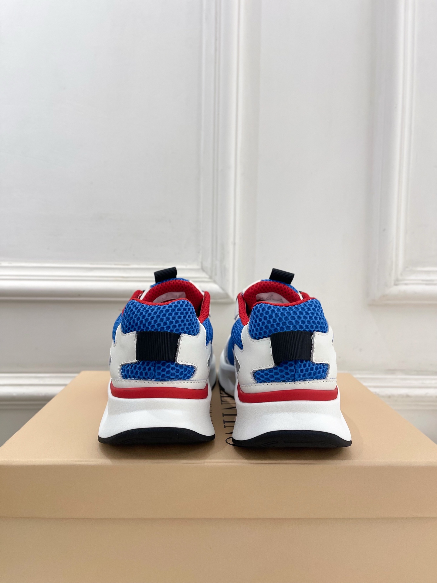 Valentino 华伦天奴 26𝐬𝐬2026春夏新品 DEMIVEE 网眼织物男士休闲运动鞋 上新☑️