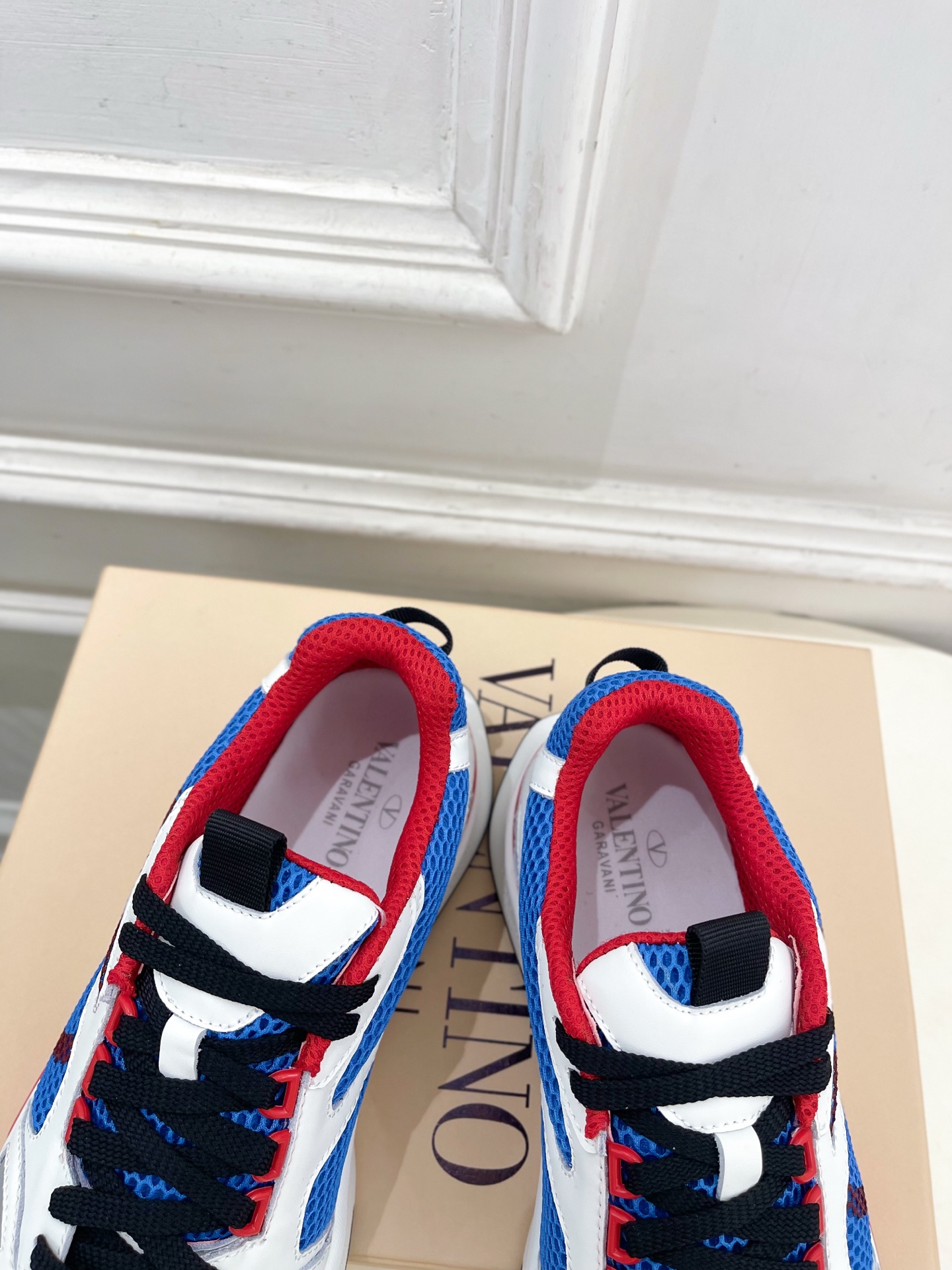 Valentino 华伦天奴 26𝐬𝐬2026春夏新品 DEMIVEE 网眼织物男士休闲运动鞋 上新☑️