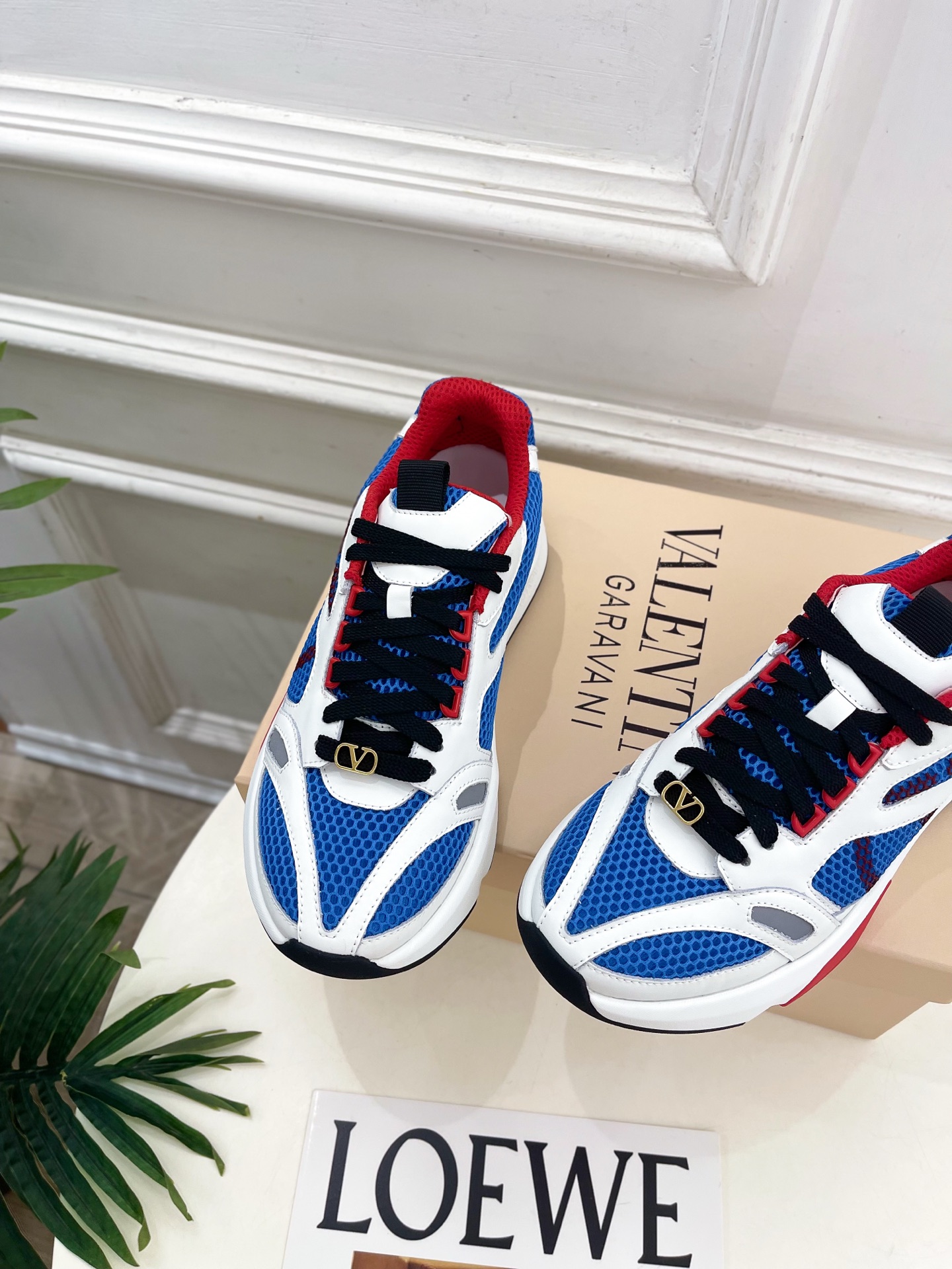 Valentino 华伦天奴 26𝐬𝐬2026春夏新品 DEMIVEE 网眼织物男士休闲运动鞋 上新☑️