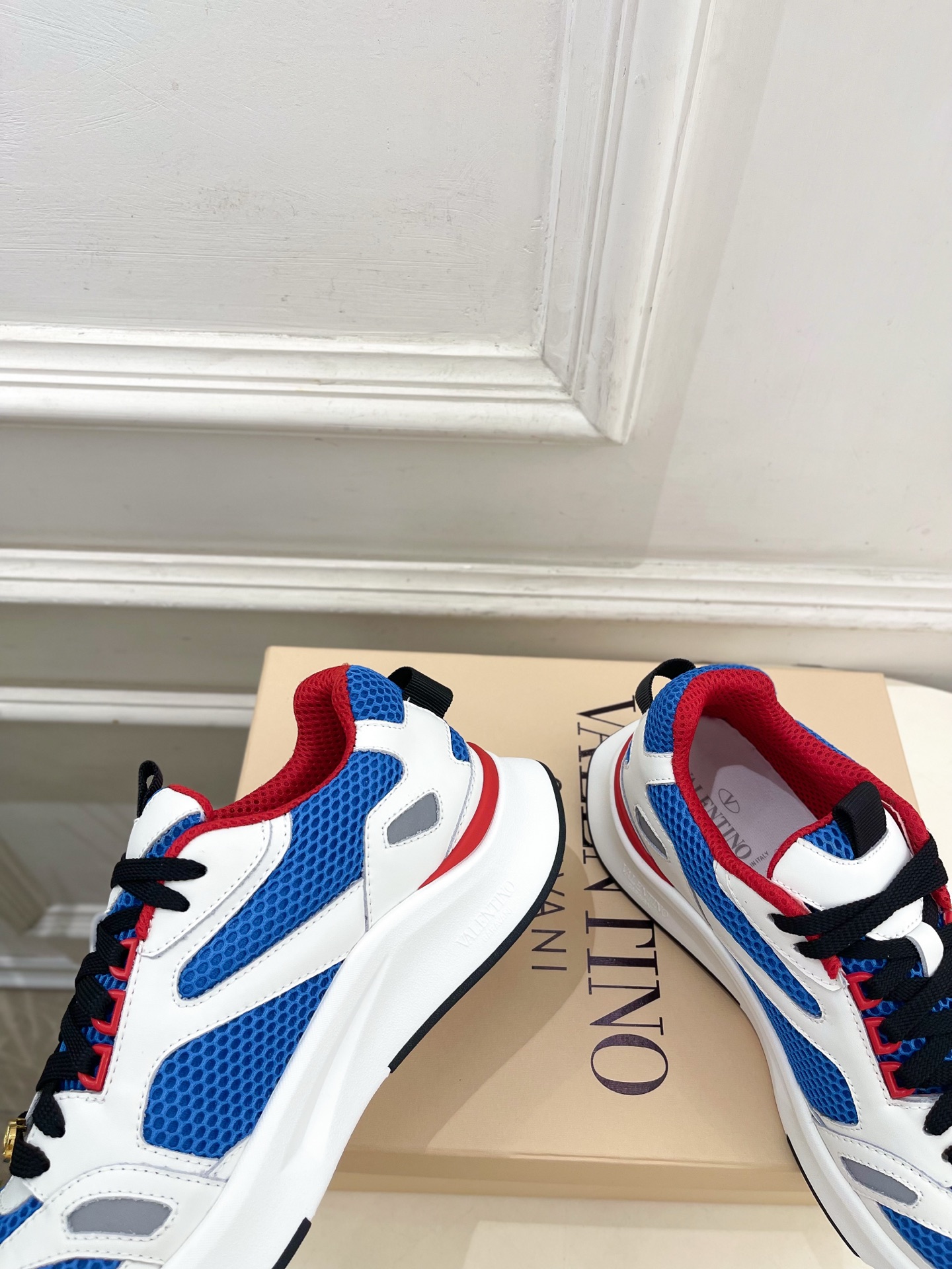 Valentino 华伦天奴 26𝐬𝐬2026春夏新品 DEMIVEE 网眼织物男士休闲运动鞋 上新☑️