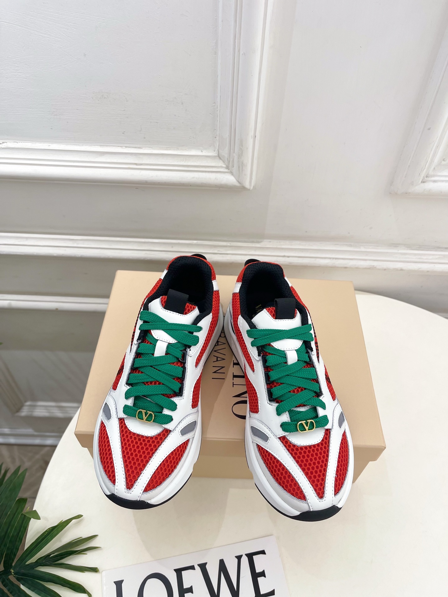 Valentino 华伦天奴 26𝐬𝐬2026春夏新品 DEMIVEE 网眼织物男士休闲运动鞋 上新☑️