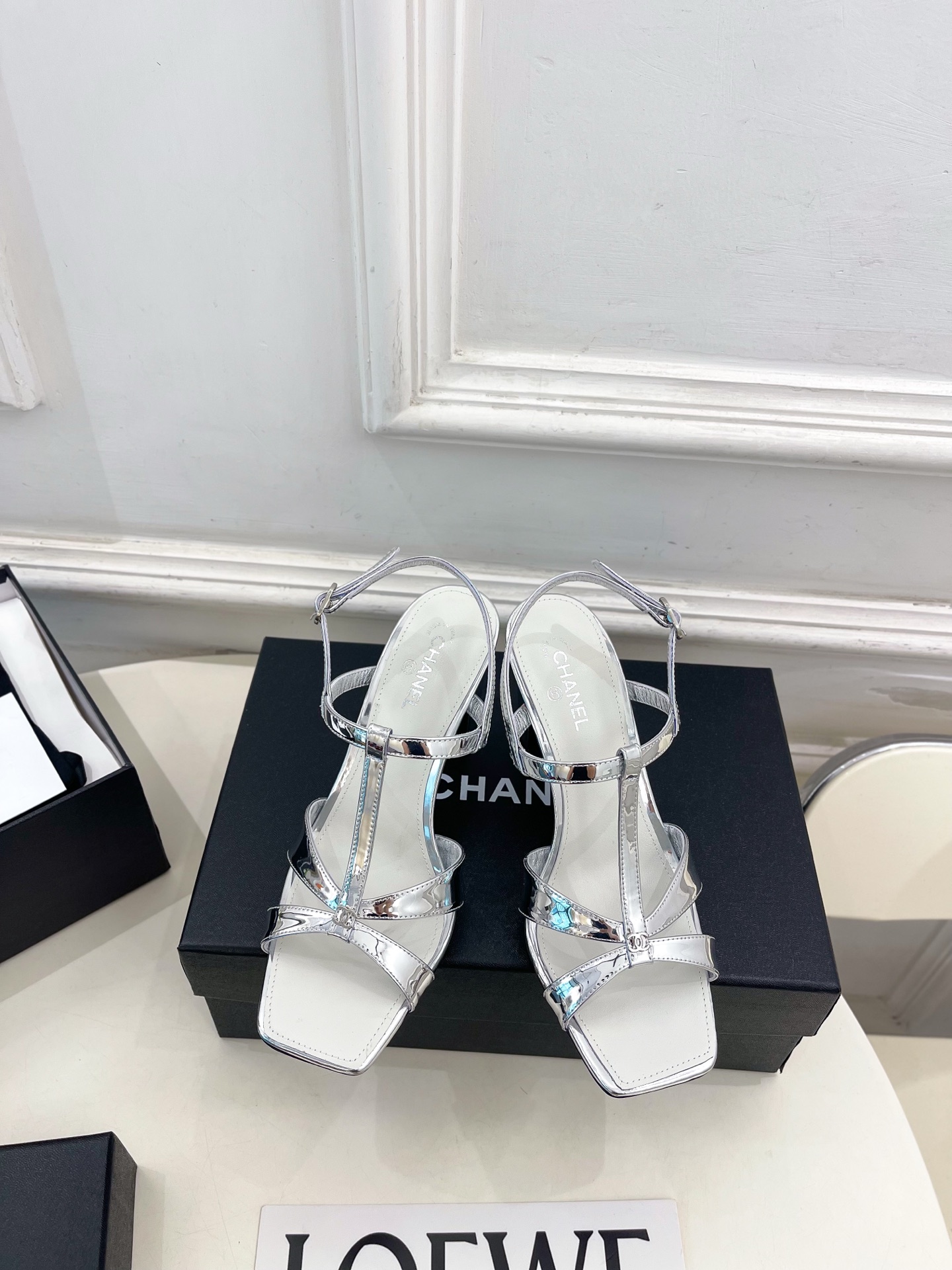 𝐂𝐇𝐀𝐍𝐄𝐋  | 小香  26𝐬𝐬 🦋2026 春夏新品  专柜经典走秀款 小香双C方头高跟凉鞋 系列
