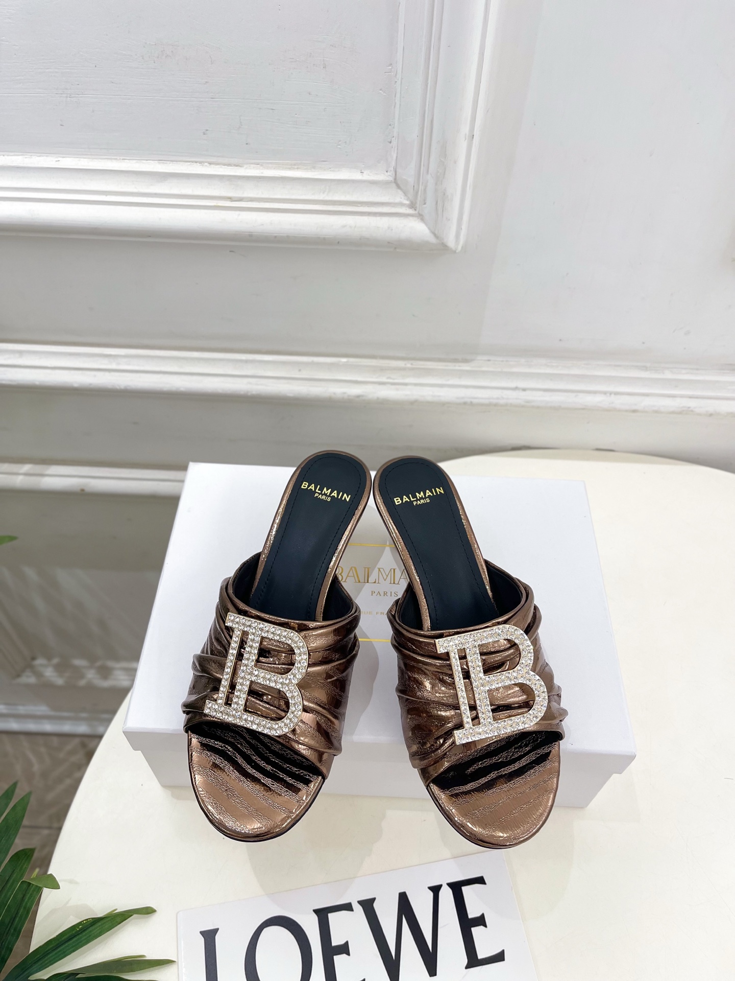 Balmain巴尔曼 代购级别⚠️2026春夏新品 经典金属钻扣猫跟拖鞋—————————顶级奢侈品牌 