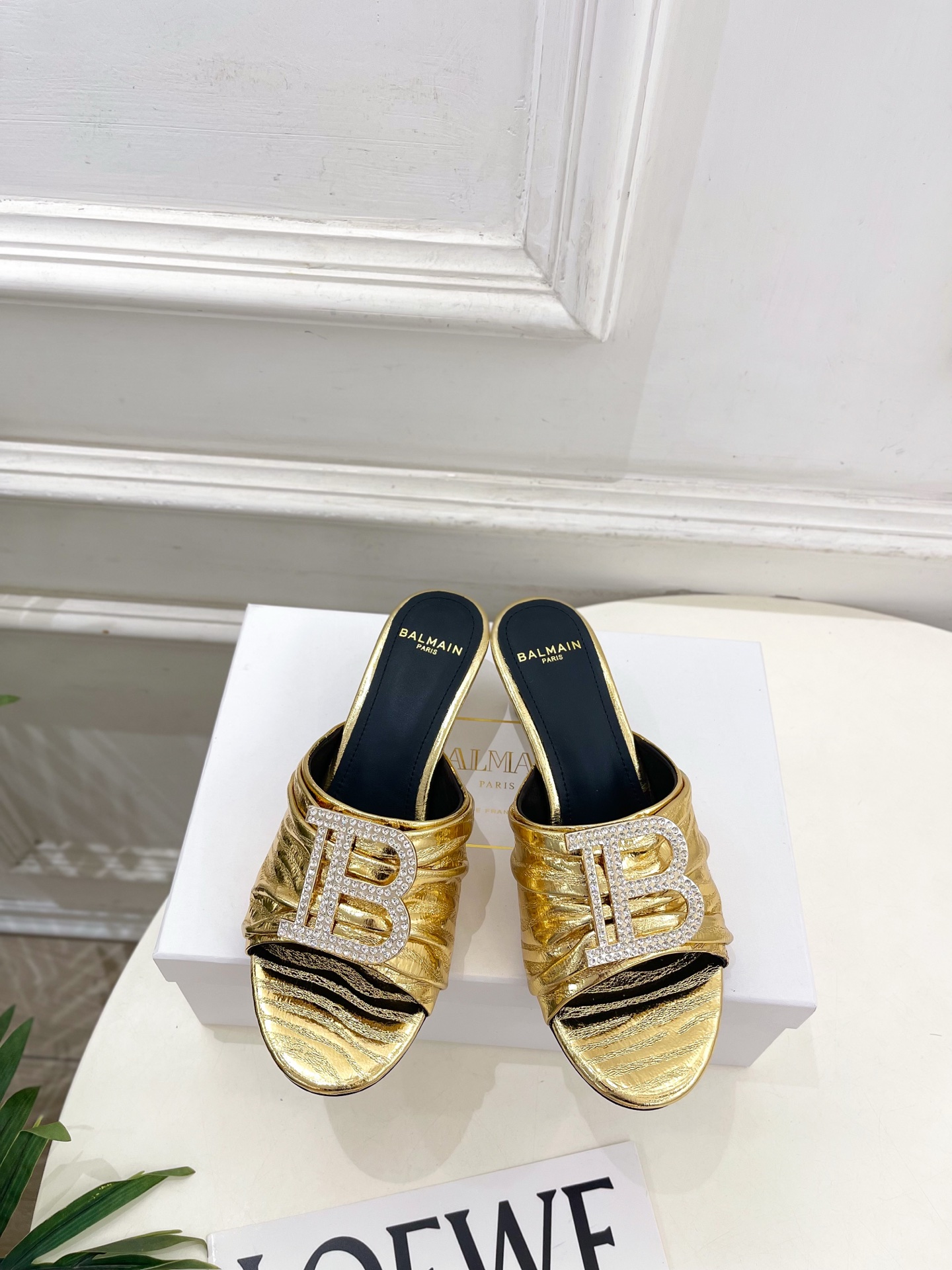 Balmain巴尔曼 代购级别⚠️2026春夏新品 经典金属钻扣猫跟拖鞋—————————顶级奢侈品牌 