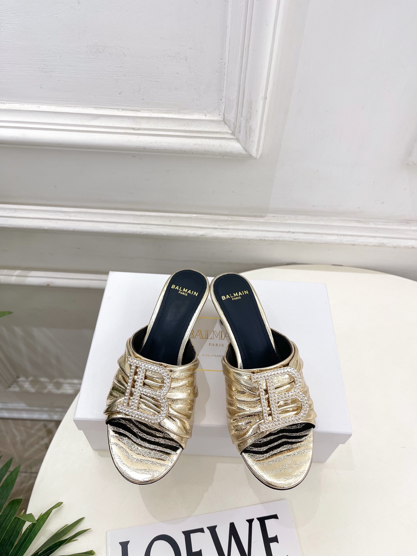 Balmain巴尔曼 代购级别⚠️2026春夏新品 经典金属钻扣猫跟拖鞋—————————顶级奢侈品牌 