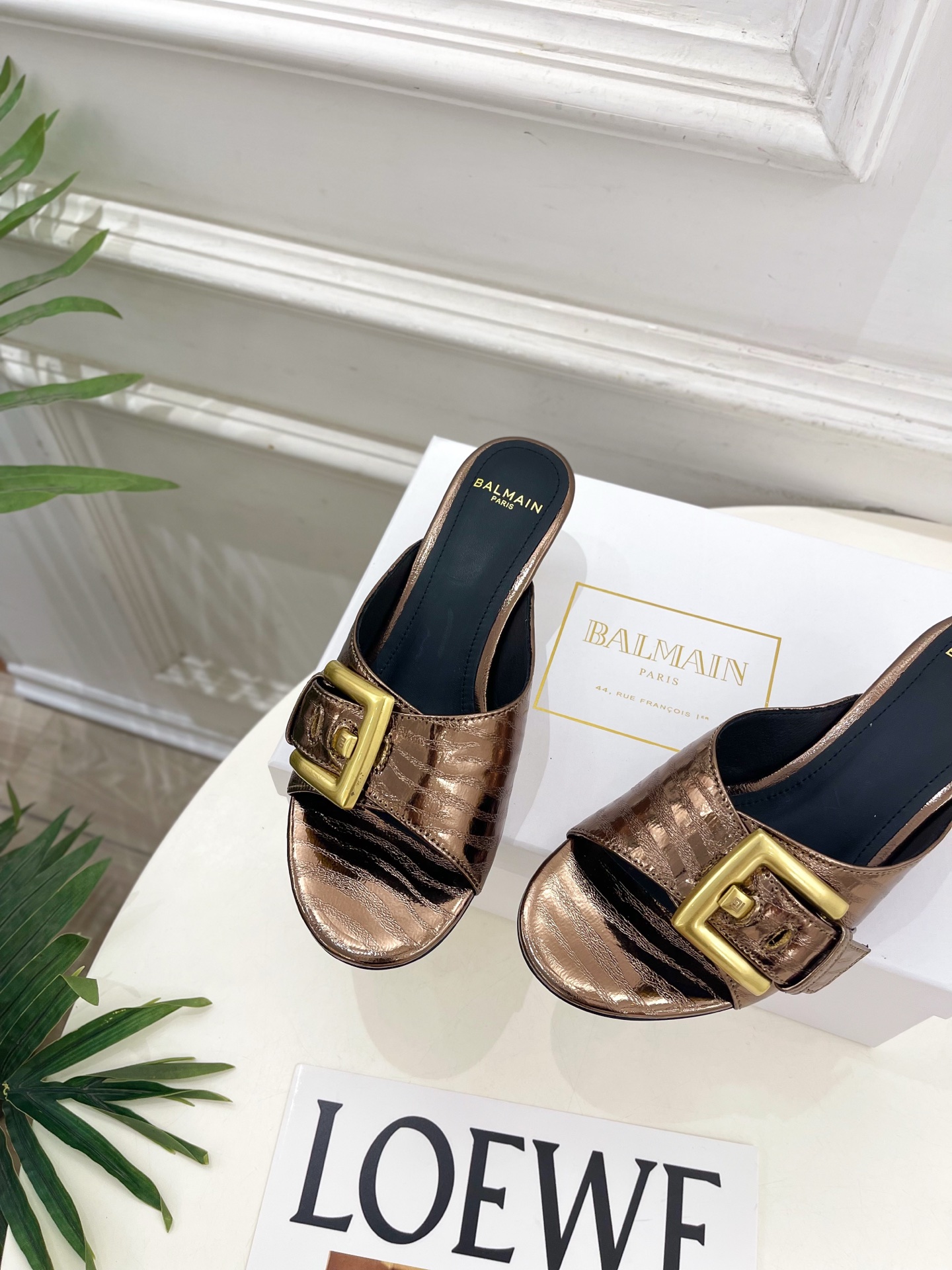 Balmain巴尔曼 代购级别⚠️2026春夏新品 经典金属皮带扣猫跟拖鞋—————————顶级奢侈品牌 Balmain巴尔曼 代购级别⚠️2026春夏新品 经典金属皮带扣猫跟拖鞋—————————顶级奢侈品牌
