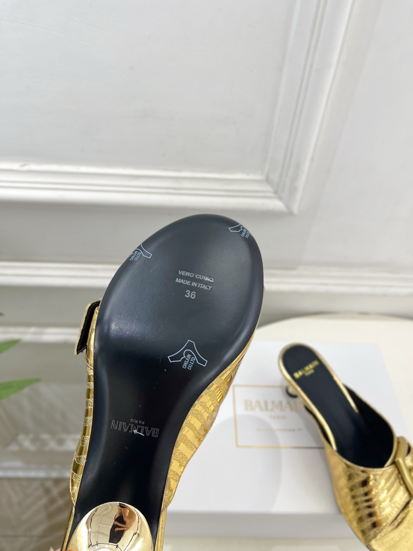 Balmain巴尔曼 代购级别⚠️2026春夏新品 经典金属皮带扣猫跟拖鞋—————————顶级奢侈品牌 Balmain巴尔曼 代购级别⚠️2026春夏新品 经典金属皮带扣猫跟拖鞋—————————顶级奢侈品牌