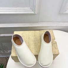 The row 2026春夏新品极简一脚蹬奶奶鞋乐福鞋—————————作为这两年最受欢迎的设计师牌,设 The row 2026春夏新品极简一脚蹬奶奶鞋乐福鞋—————————作为这两年最受欢迎的设计师牌,设