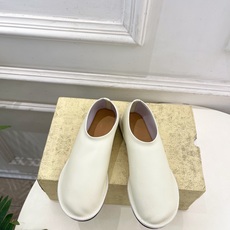 The row 2026春夏新品极简一脚蹬奶奶鞋乐福鞋—————————作为这两年最受欢迎的设计师牌,设 The row 2026春夏新品极简一脚蹬奶奶鞋乐福鞋—————————作为这两年最受欢迎的设计师牌,设
