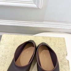 The row 2026春夏新品极简一脚蹬奶奶鞋乐福鞋—————————作为这两年最受欢迎的设计师牌,设 The row 2026春夏新品极简一脚蹬奶奶鞋乐福鞋—————————作为这两年最受欢迎的设计师牌,设