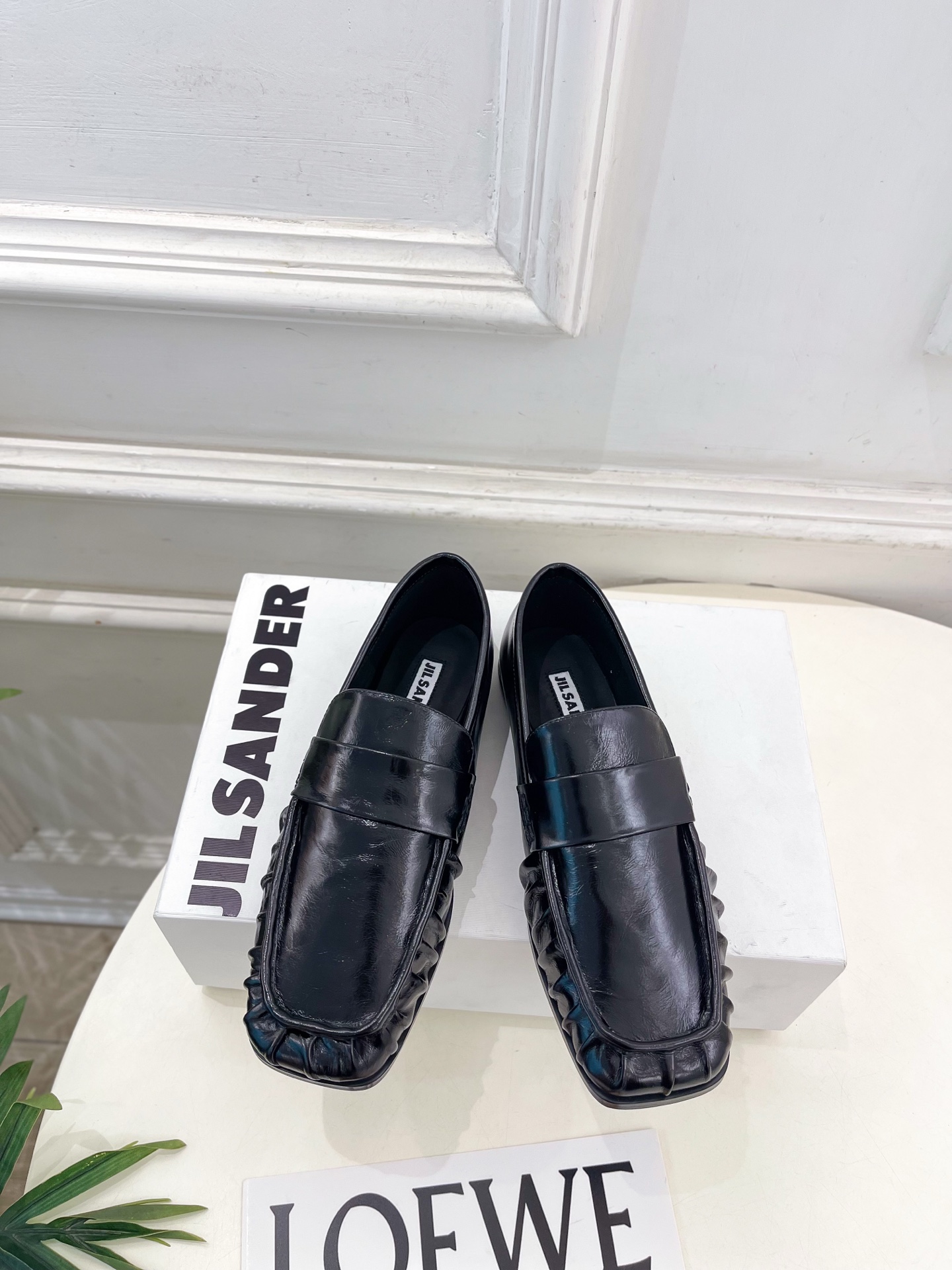 Jil Sander(吉尔·桑达）2026 春夏新品 JD极简复古褶皱方头乐福鞋————————JS作为