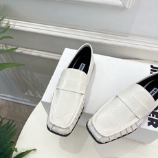 Jil Sander(吉尔·桑达)2026 春夏新品 JD极简复古褶皱方头乐福鞋————————JS作为 Jil Sander(吉尔·桑达)2026 春夏新品 JD极简复古褶皱方头乐福鞋————————JS作为