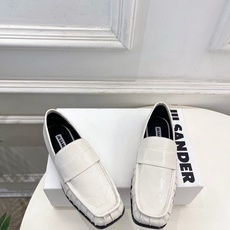 Jil Sander(吉尔·桑达)2026 春夏新品 JD极简复古褶皱方头乐福鞋————————JS作为 Jil Sander(吉尔·桑达)2026 春夏新品 JD极简复古褶皱方头乐福鞋————————JS作为