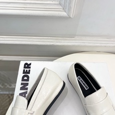 Jil Sander(吉尔·桑达)2026 春夏新品 JD极简复古褶皱方头乐福鞋————————JS作为 Jil Sander(吉尔·桑达)2026 春夏新品 JD极简复古褶皱方头乐福鞋————————JS作为