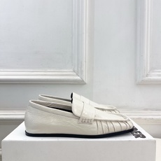 Jil Sander(吉尔·桑达)2026 春夏新品 JD极简复古褶皱方头乐福鞋————————JS作为 Jil Sander(吉尔·桑达)2026 春夏新品 JD极简复古褶皱方头乐福鞋————————JS作为