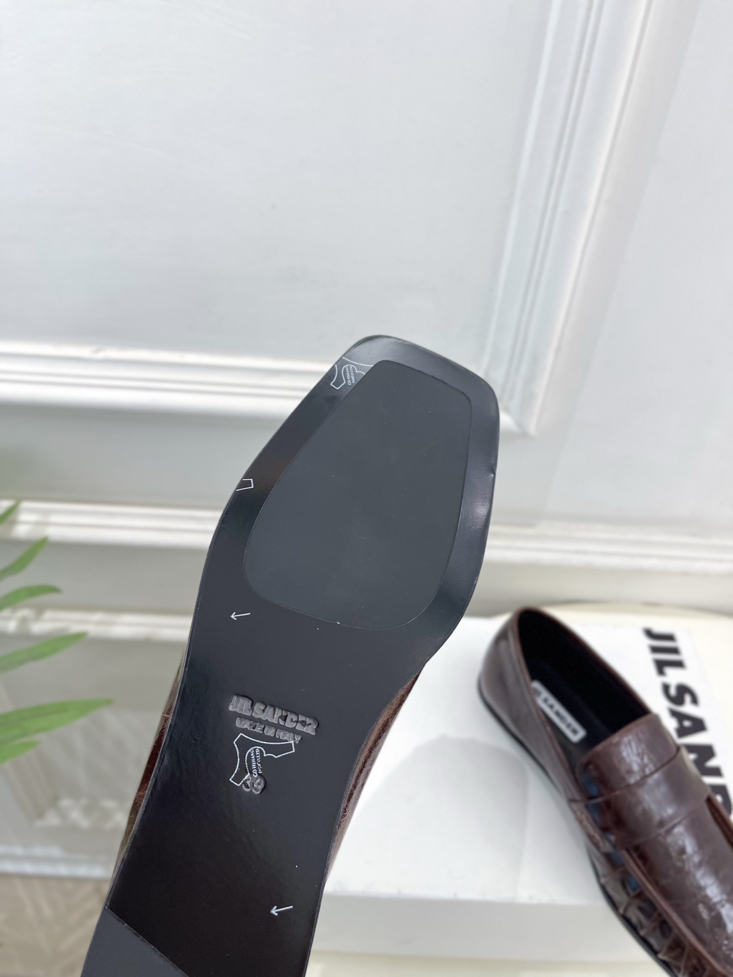 Jil Sander(吉尔·桑达）2026 春夏新品 JD极简复古褶皱方头乐福鞋————————JS作为