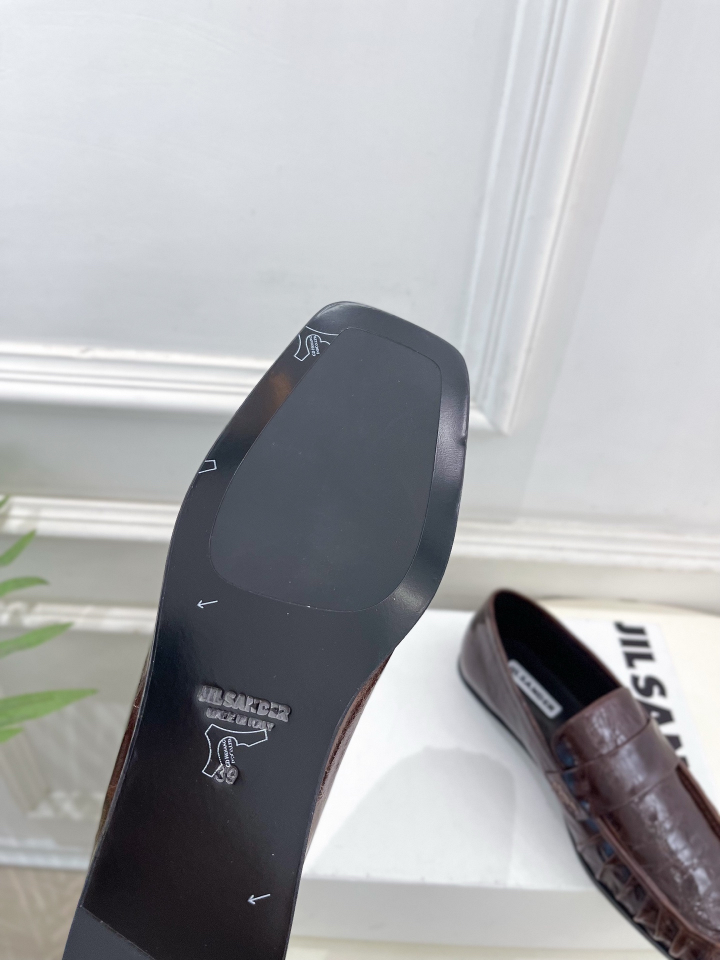 Jil Sander(吉尔·桑达）2026 春夏新品 JD极简复古褶皱方头乐福鞋————————JS作为