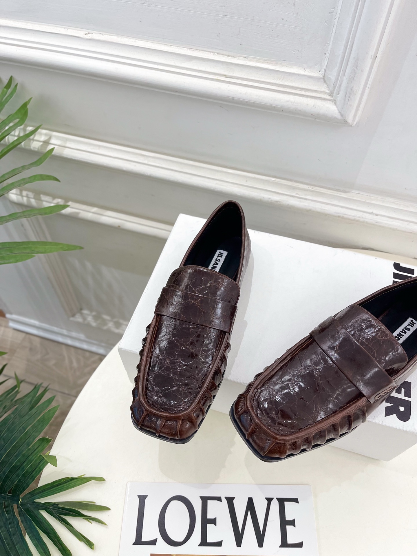 Jil Sander(吉尔·桑达）2026 春夏新品 JD极简复古褶皱方头乐福鞋————————JS作为