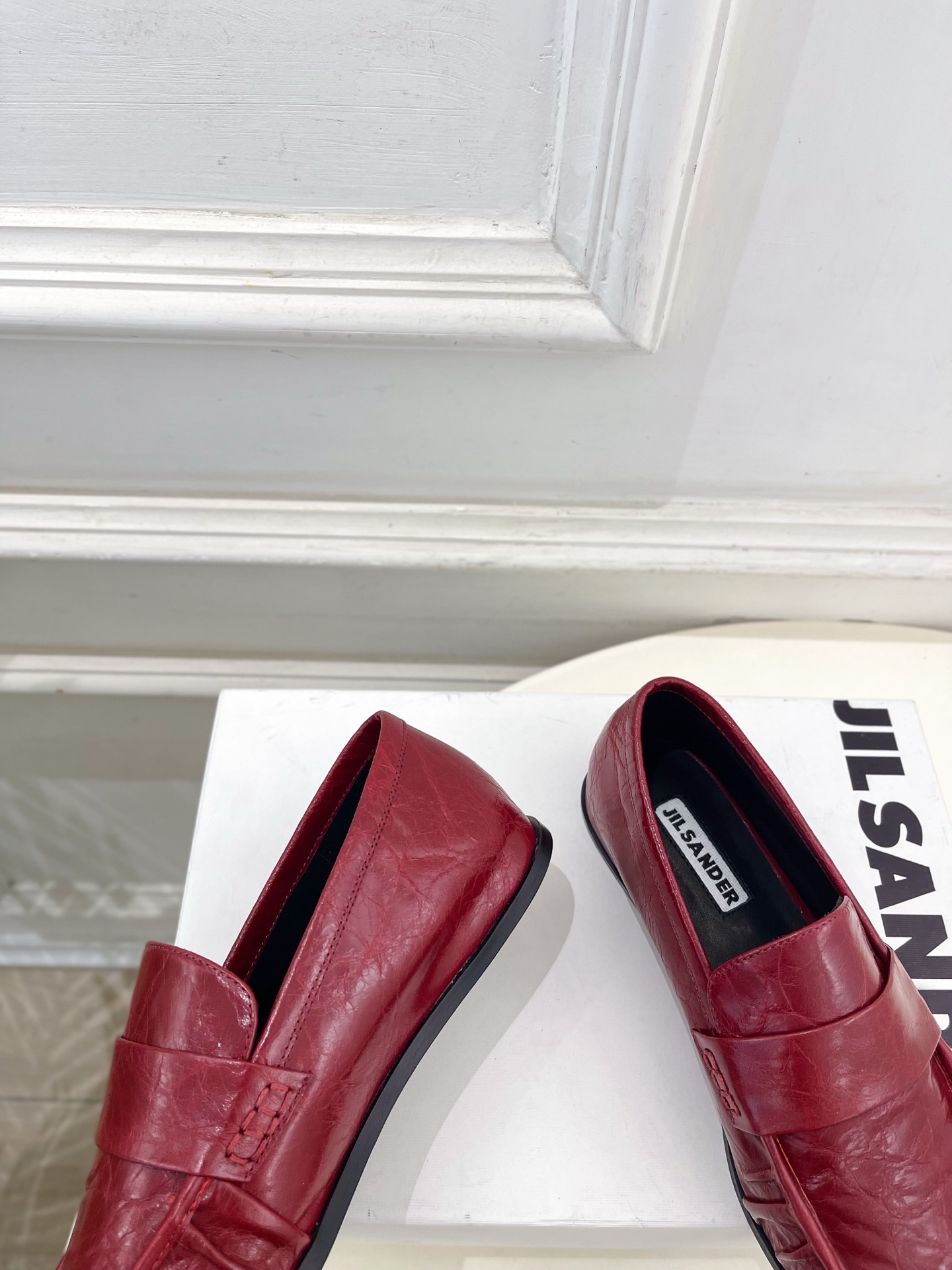 Jil Sander(吉尔·桑达）2026 春夏新品 JD极简复古褶皱方头乐福鞋————————JS作为
