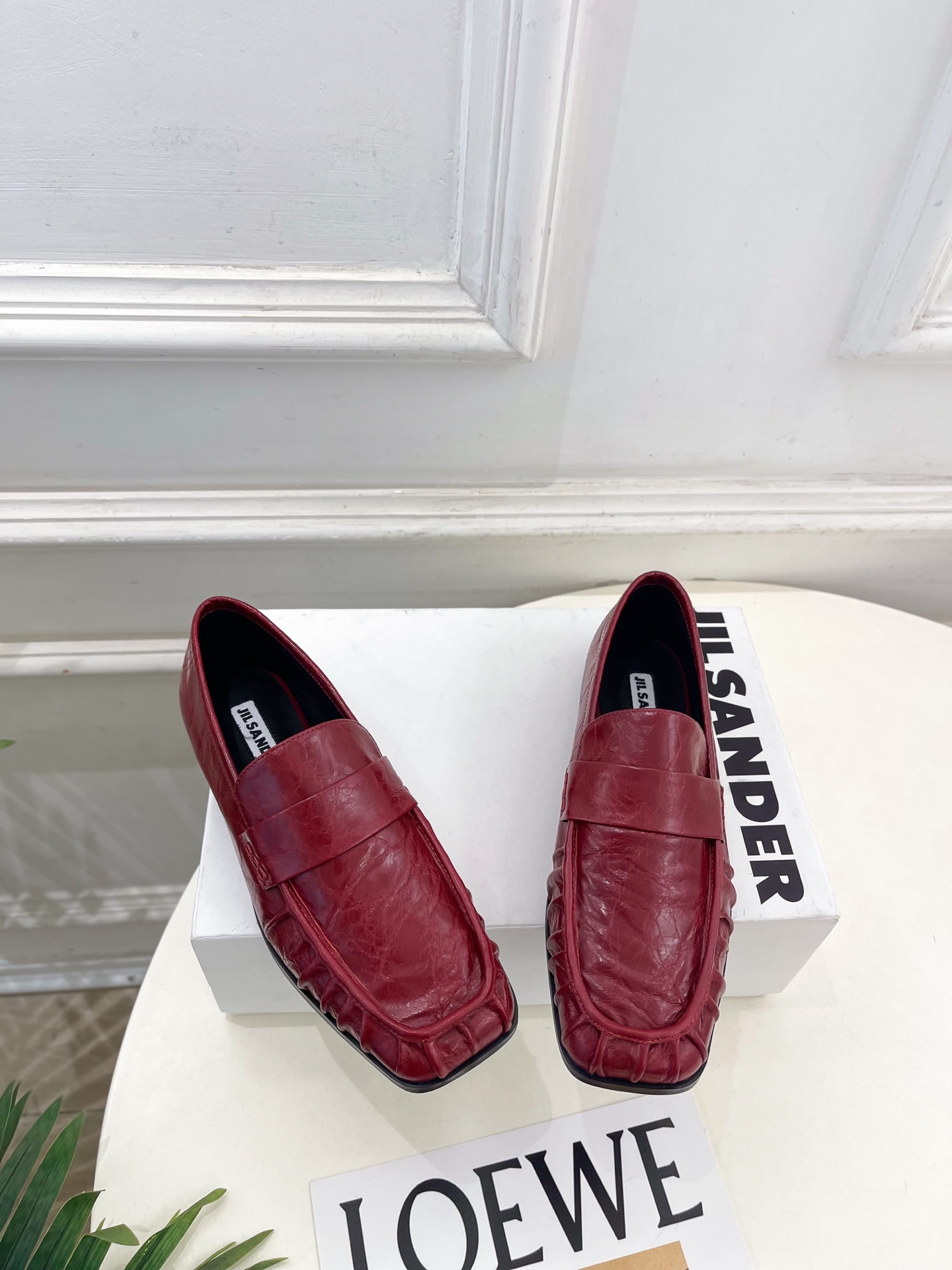 Jil Sander(吉尔·桑达）2026 春夏新品 JD极简复古褶皱方头乐福鞋————————JS作为