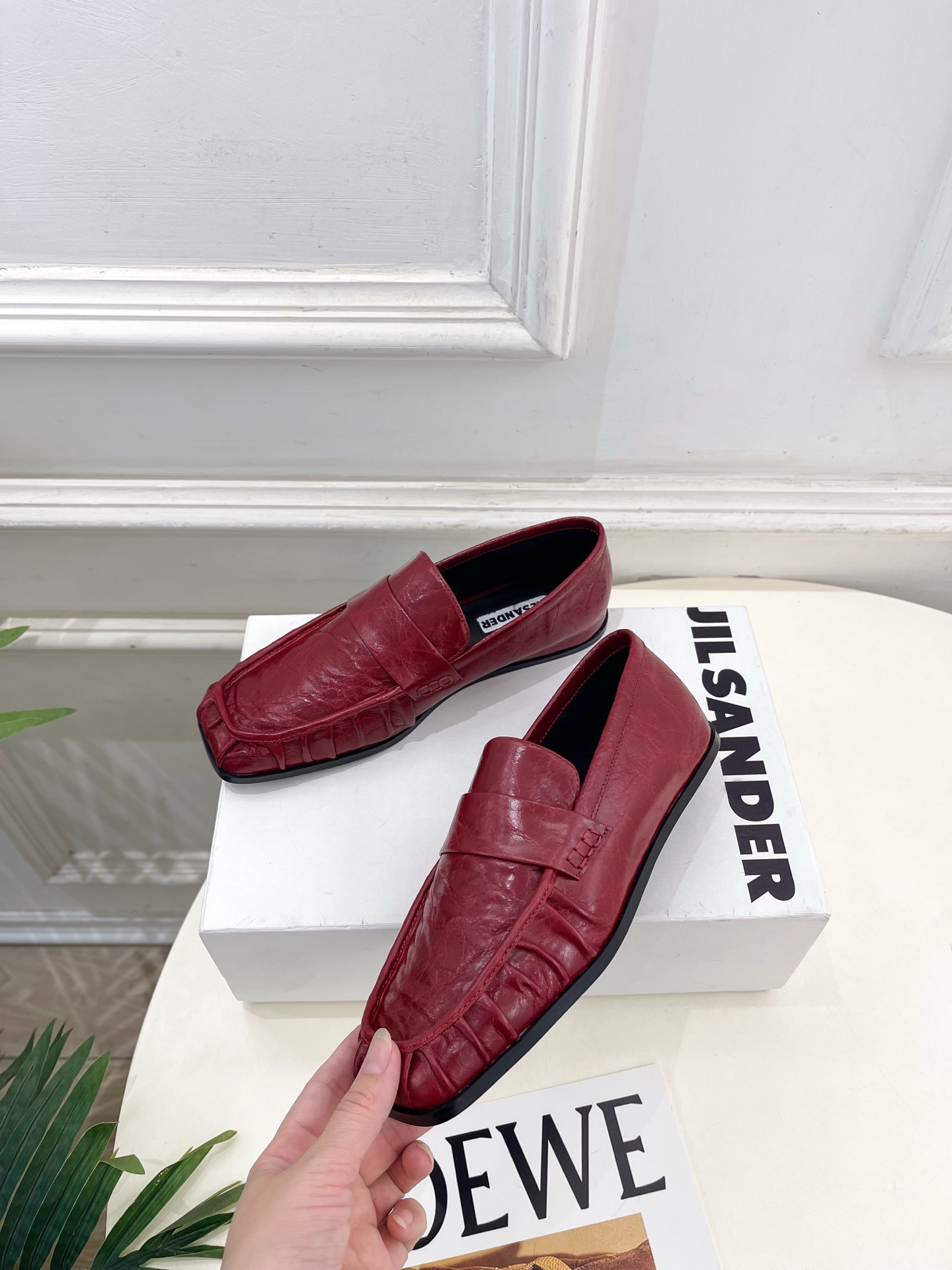 Jil Sander(吉尔·桑达）2026 春夏新品 JD极简复古褶皱方头乐福鞋————————JS作为