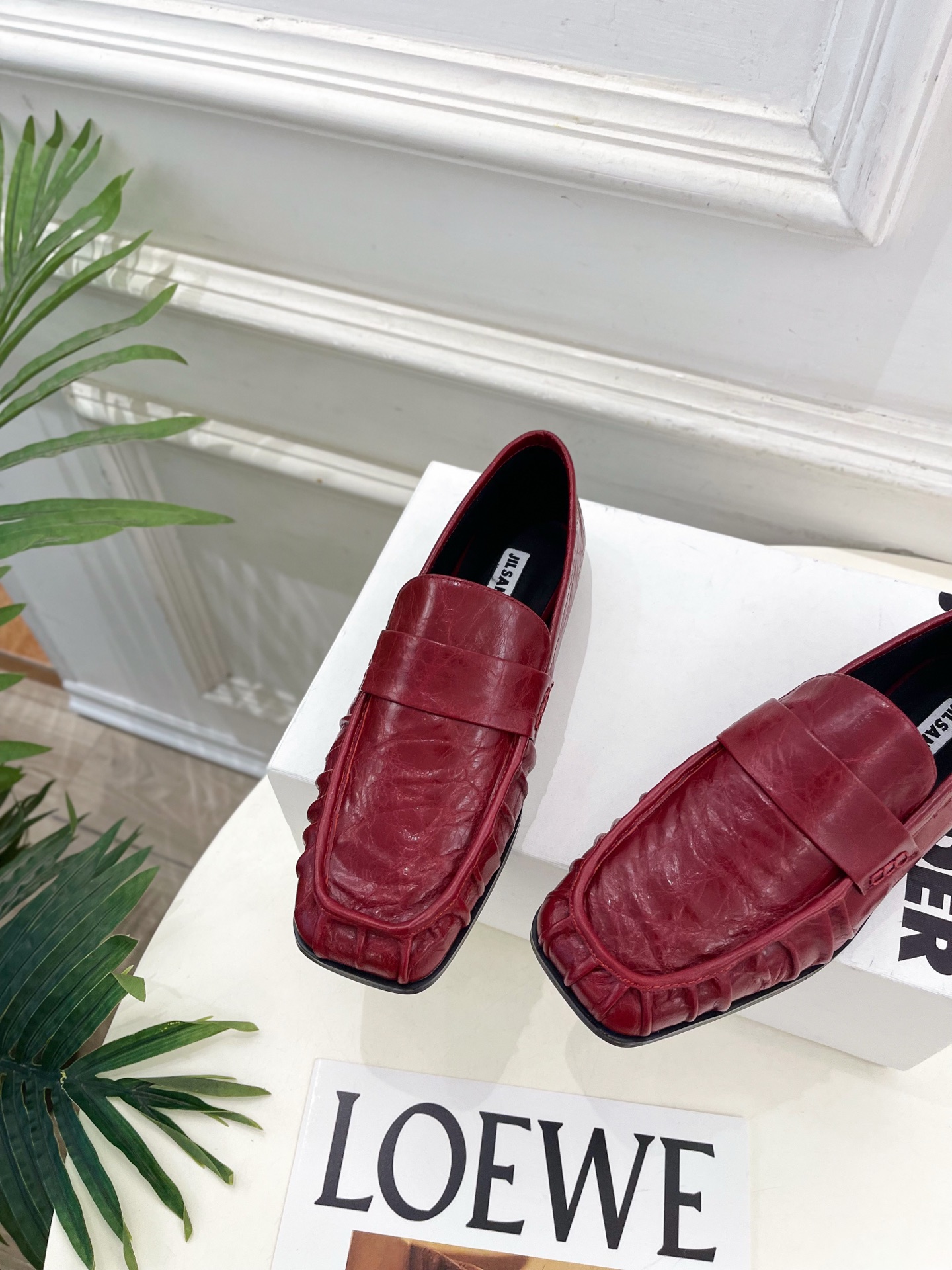 Jil Sander(吉尔·桑达）2026 春夏新品 JD极简复古褶皱方头乐福鞋————————JS作为
