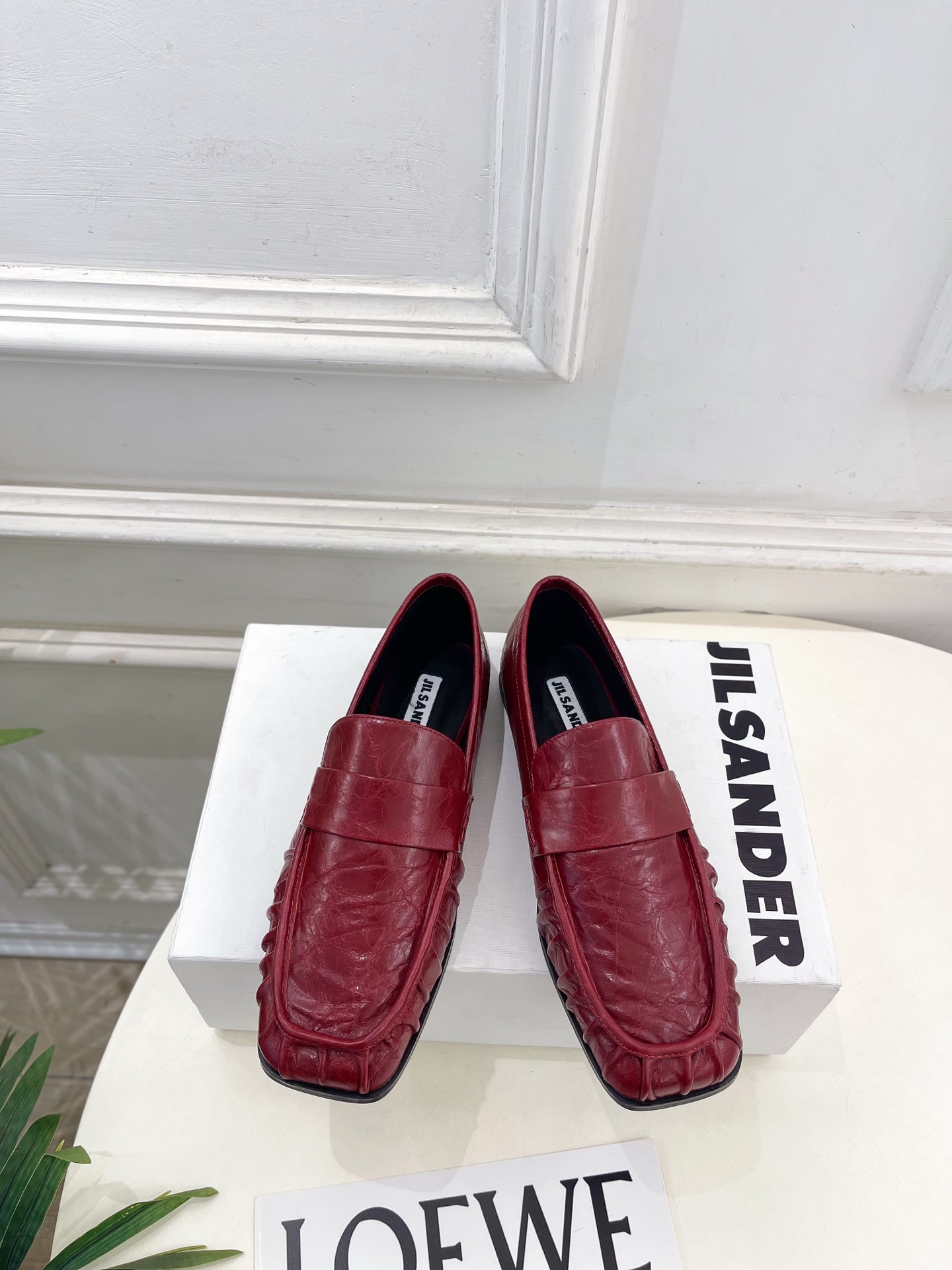 Jil Sander(吉尔·桑达）2026 春夏新品 JD极简复古褶皱方头乐福鞋————————JS作为