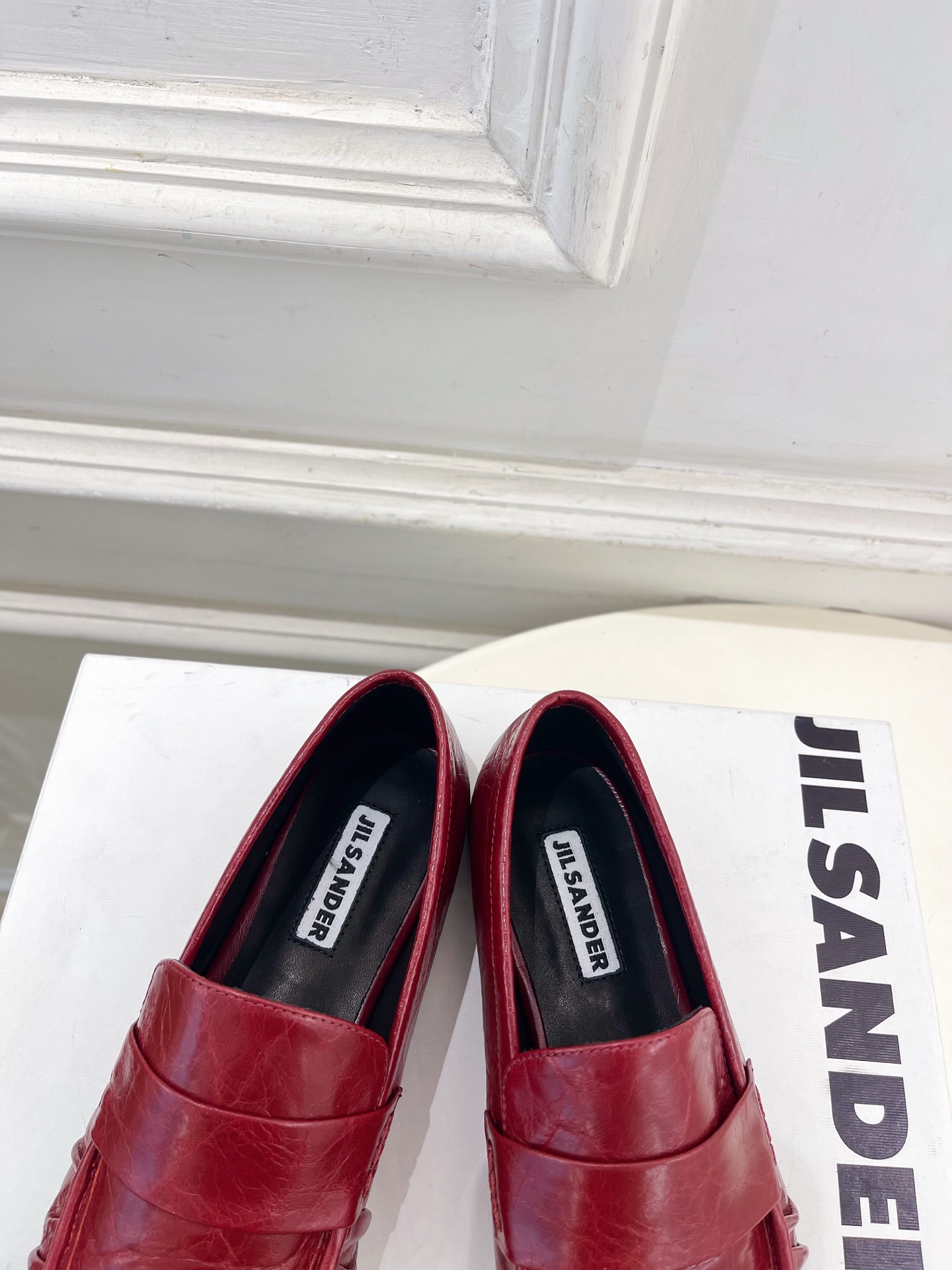 Jil Sander(吉尔·桑达）2026 春夏新品 JD极简复古褶皱方头乐福鞋————————JS作为