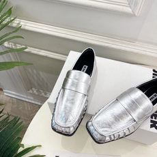 Jil Sander(吉尔·桑达)2026 春夏新品 JD极简复古褶皱方头乐福鞋————————JS作为 Jil Sander(吉尔·桑达)2026 春夏新品 JD极简复古褶皱方头乐福鞋————————JS作为