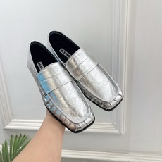 Jil Sander(吉尔·桑达)2026 春夏新品 JD极简复古褶皱方头乐福鞋————————JS作为 Jil Sander(吉尔·桑达)2026 春夏新品 JD极简复古褶皱方头乐福鞋————————JS作为