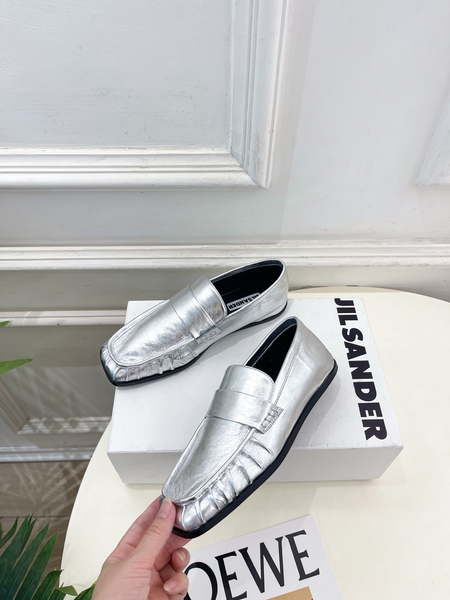 Jil Sander(吉尔·桑达)2026 春夏新品 JD极简复古褶皱方头乐福鞋————————JS作为 Jil Sander(吉尔·桑达)2026 春夏新品 JD极简复古褶皱方头乐福鞋————————JS作为