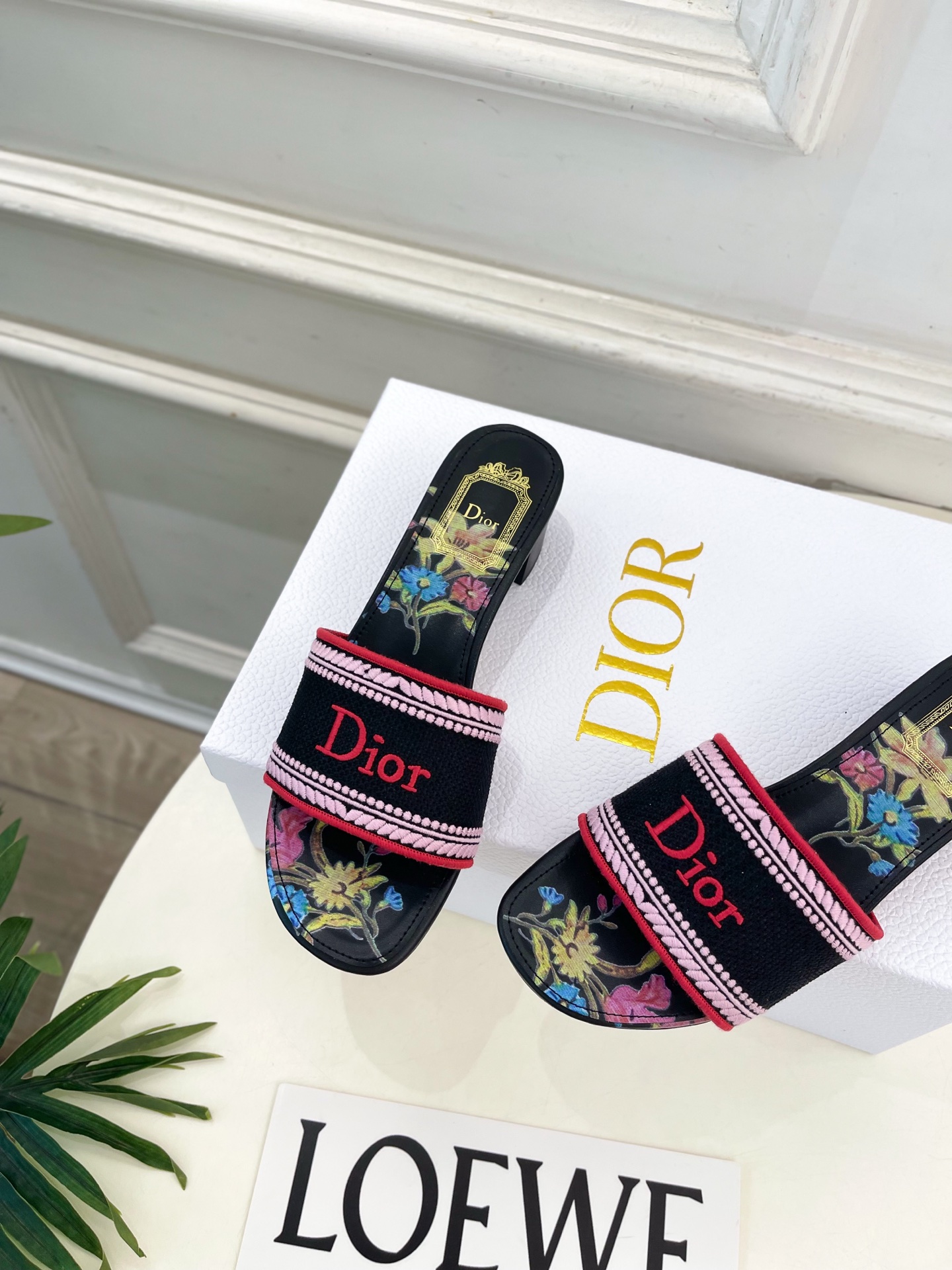 Dior |  迪奥  26𝐬𝐬 🧡💚2026春夏新品 顶级版本⚠️专柜主打新款 经典Dway刺绣花卉图