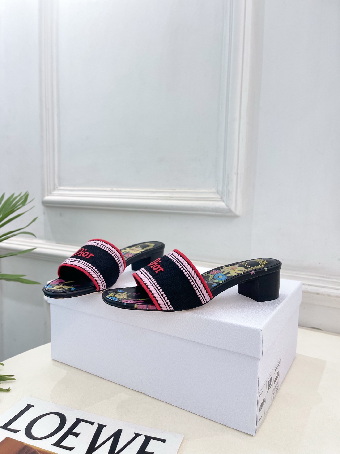 Dior |  迪奥  26𝐬𝐬 🧡💚2026春夏新品 顶级版本⚠️专柜主打新款 经典Dway刺绣花卉图