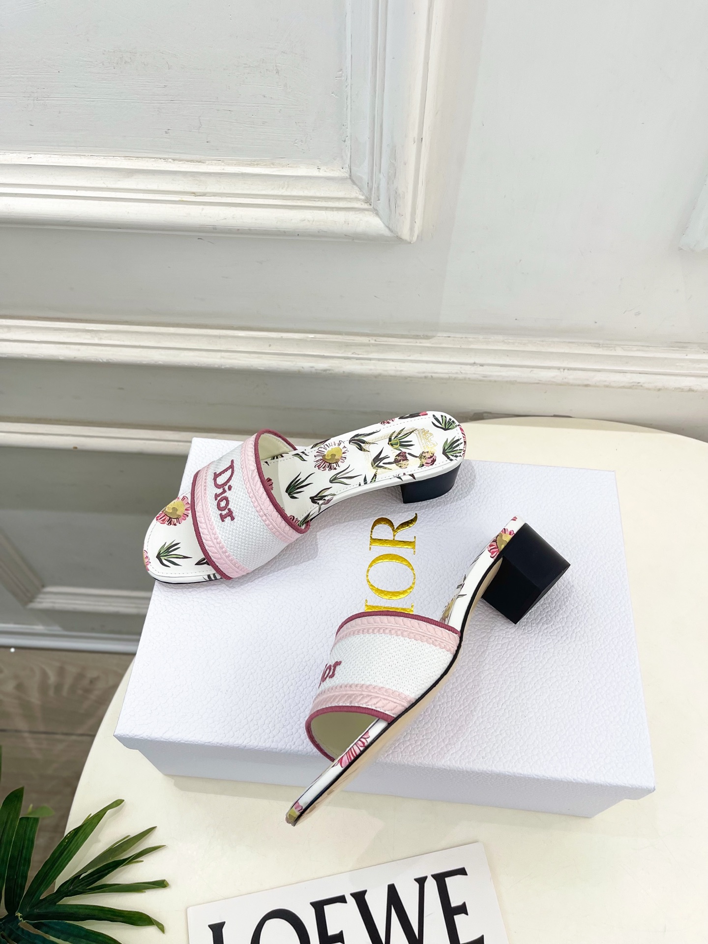 Dior |  迪奥  26𝐬𝐬 🧡💚2026春夏新品 顶级版本⚠️专柜主打新款 经典Dway刺绣花卉图