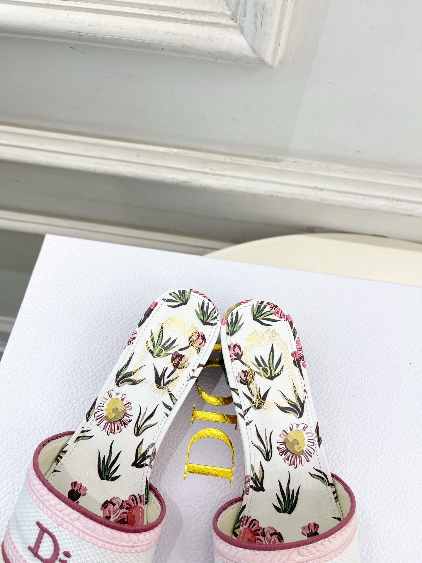 Dior |  迪奥  26𝐬𝐬 🧡💚2026春夏新品 顶级版本⚠️专柜主打新款 经典Dway刺绣花卉图
