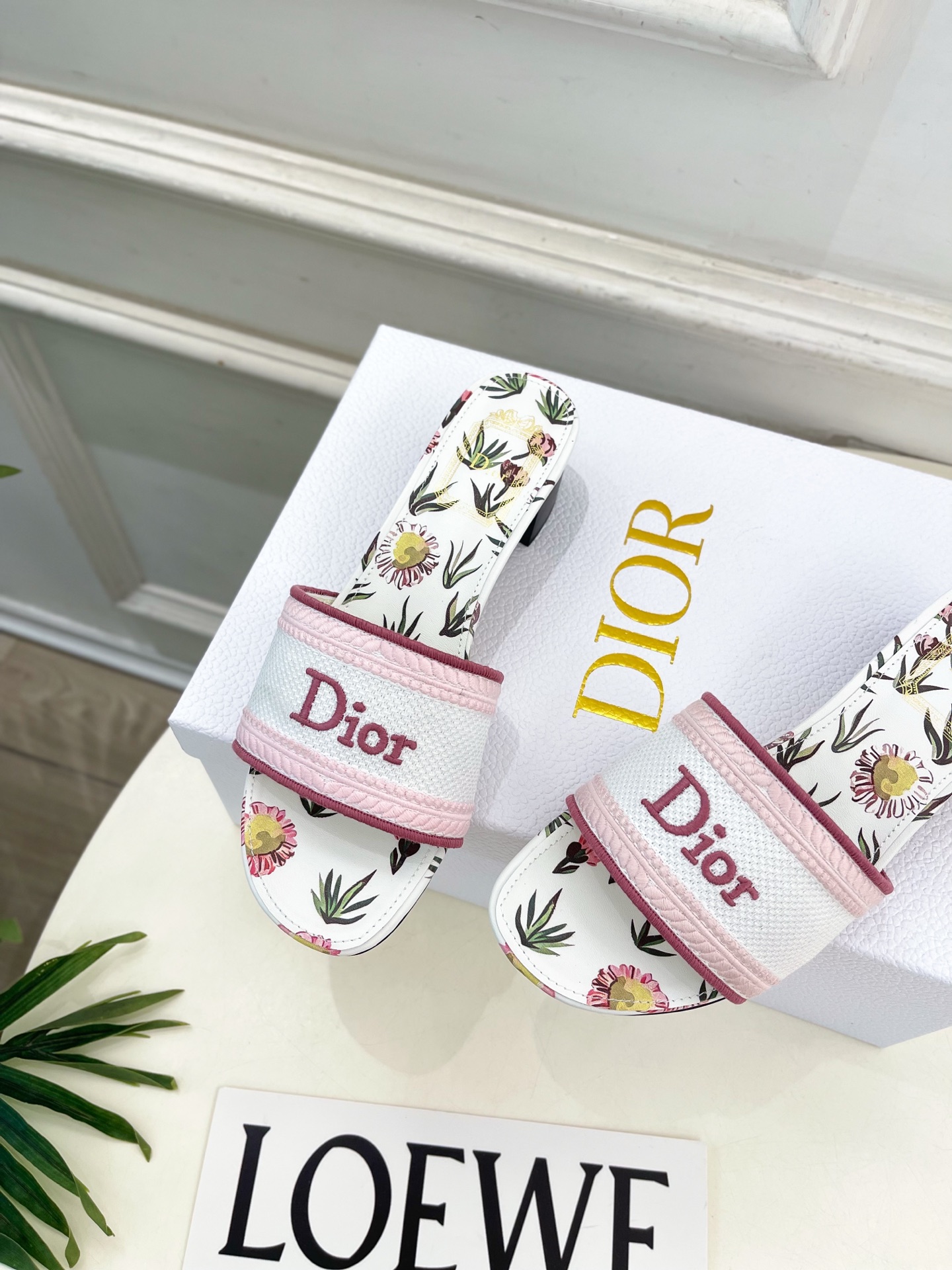Dior |  迪奥  26𝐬𝐬 🧡💚2026春夏新品 顶级版本⚠️专柜主打新款 经典Dway刺绣花卉图