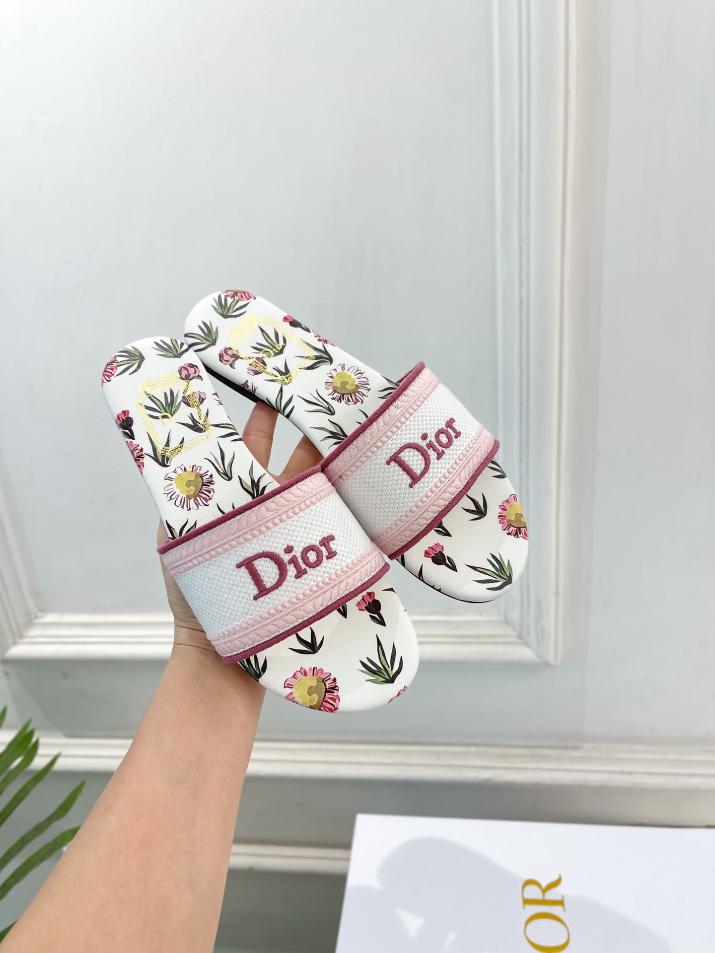 Dior |  迪奥  26𝐬𝐬 🧡💚2026春夏新品 顶级版本⚠️专柜主打新款 经典Dway刺绣花卉图